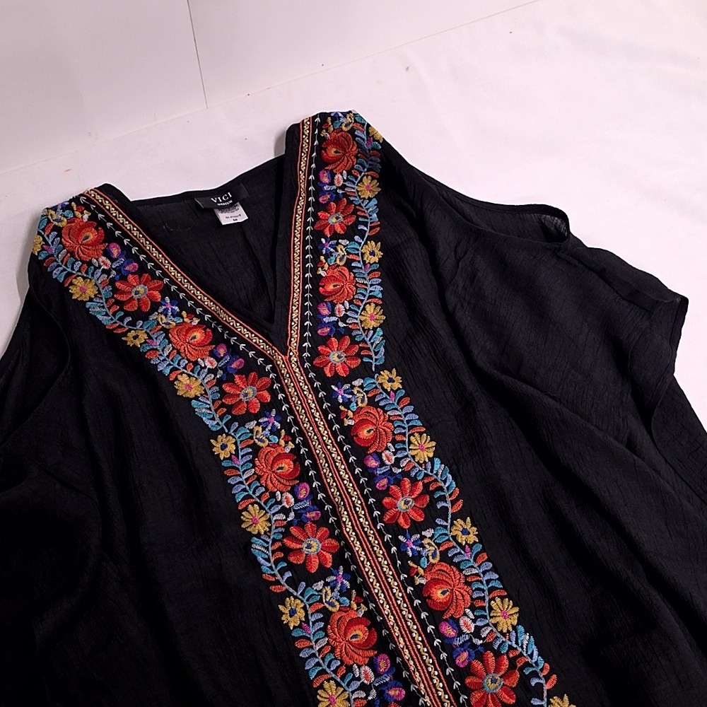 VICI Cold Shoulder Top Women M Black Floral Embroidered V-Neck Poncho Blouse